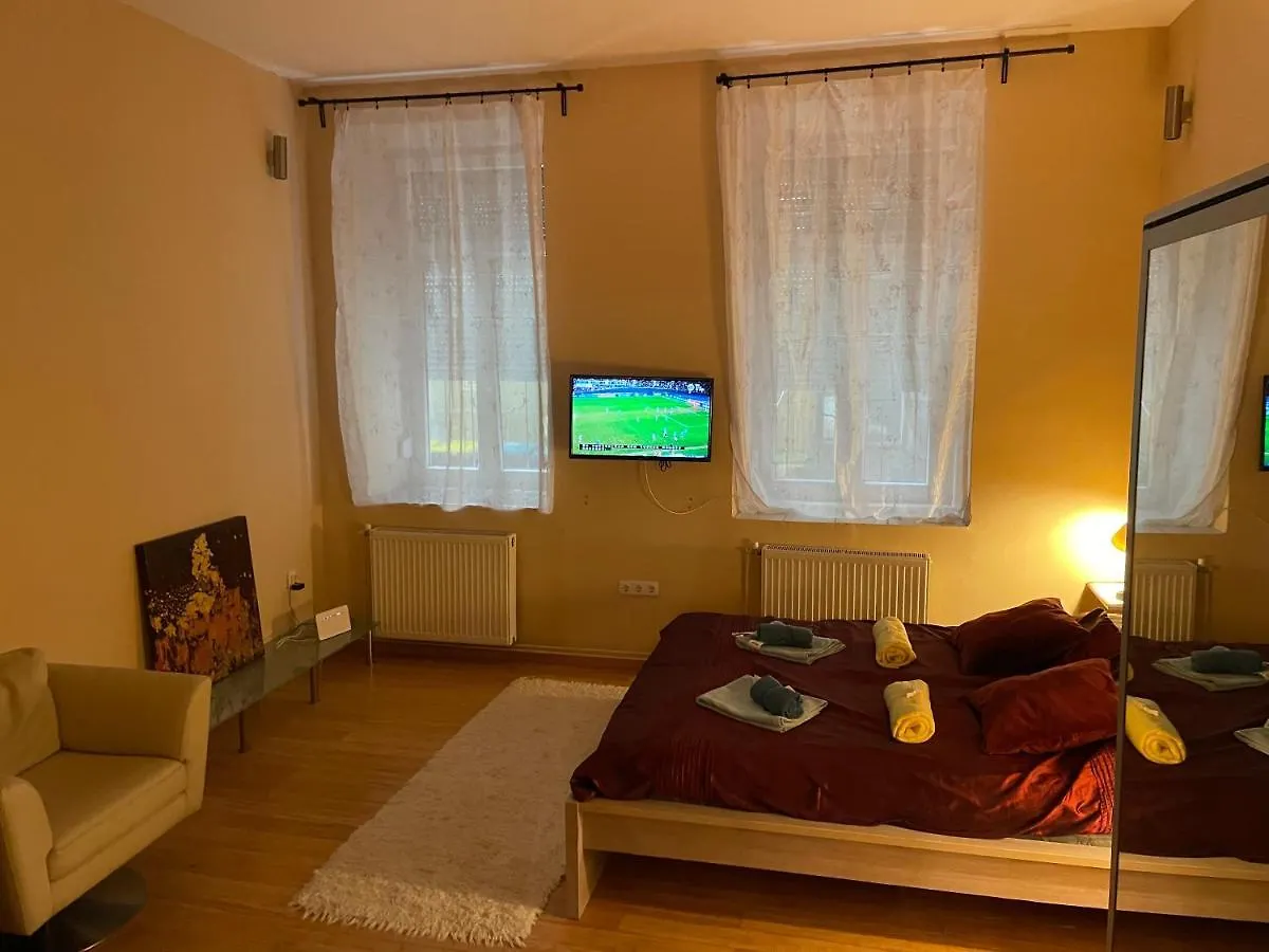 Budapest Clark Apartman ** Apartman